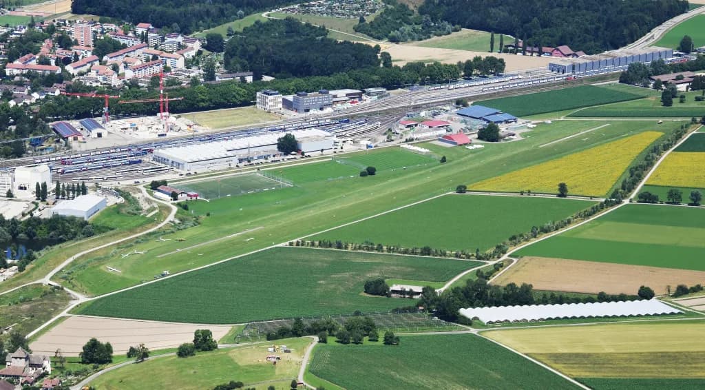 Luftaufnahme der Infrastruktur von Winterthur Airfield