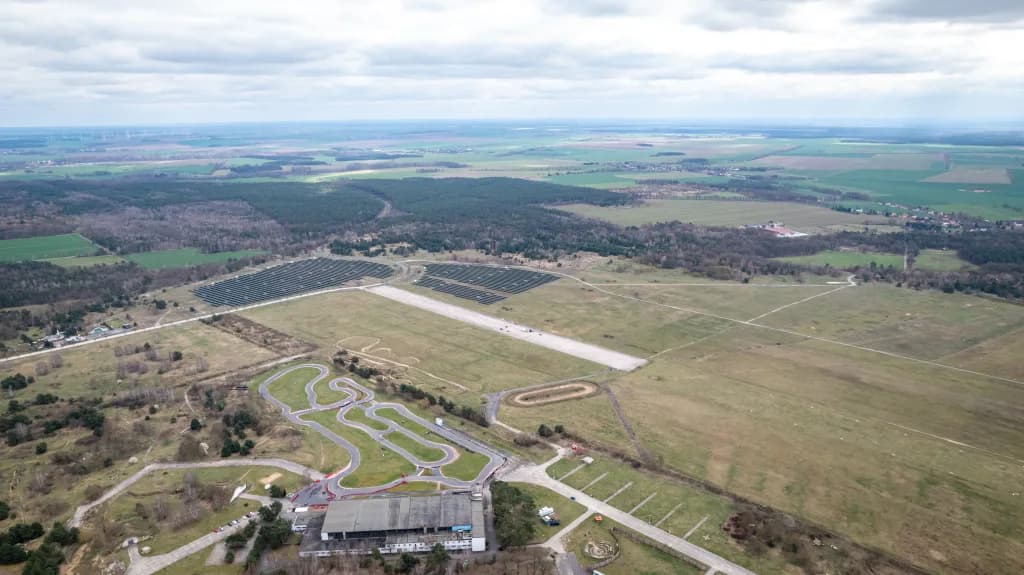 Panorama infrastruktury portu Altes Lager Airfield