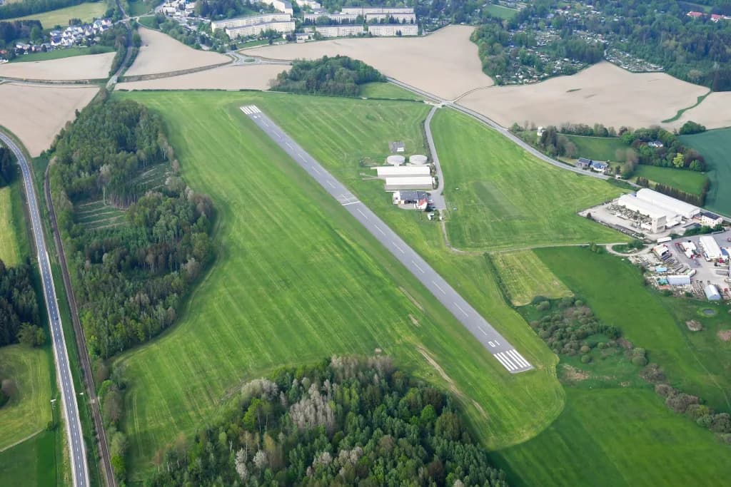 Luftaufnahme der Infrastruktur von Auerbach Airfield