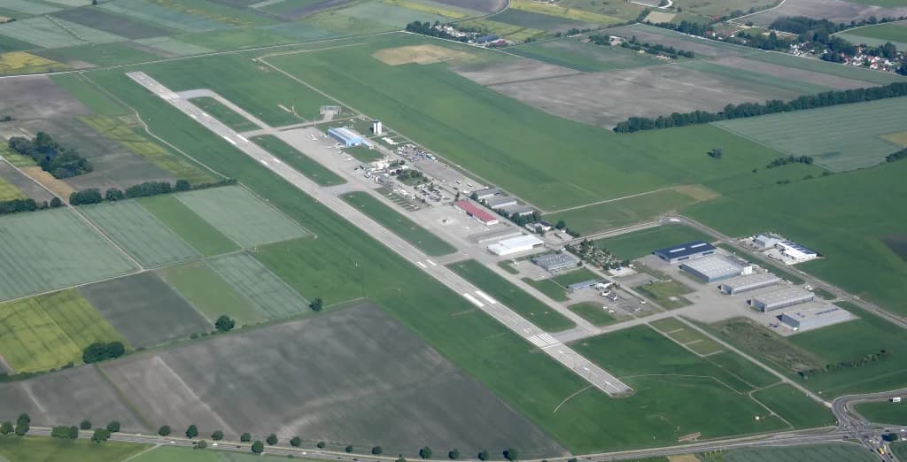 Luftaufnahme der Infrastruktur von Augsburg Airport