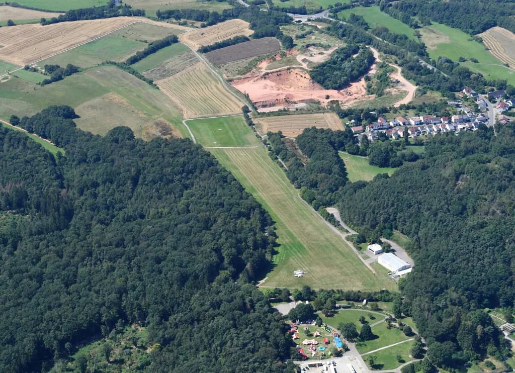 Luftaufnahme der Infrastruktur von Bexbach Glider Field