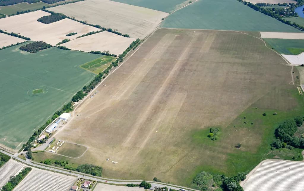 Panorama infrastruktury portu Brandenburg-Mühlenfeld Airfield