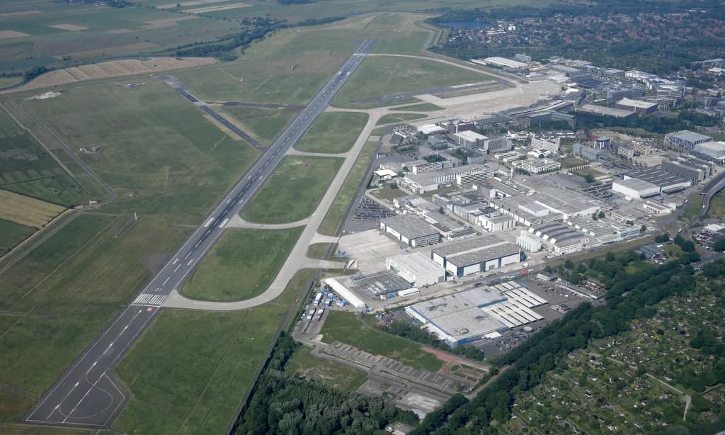 Panorama infrastruktury portu Bremen Airport: Przewodnik po lotnisku w Bremie