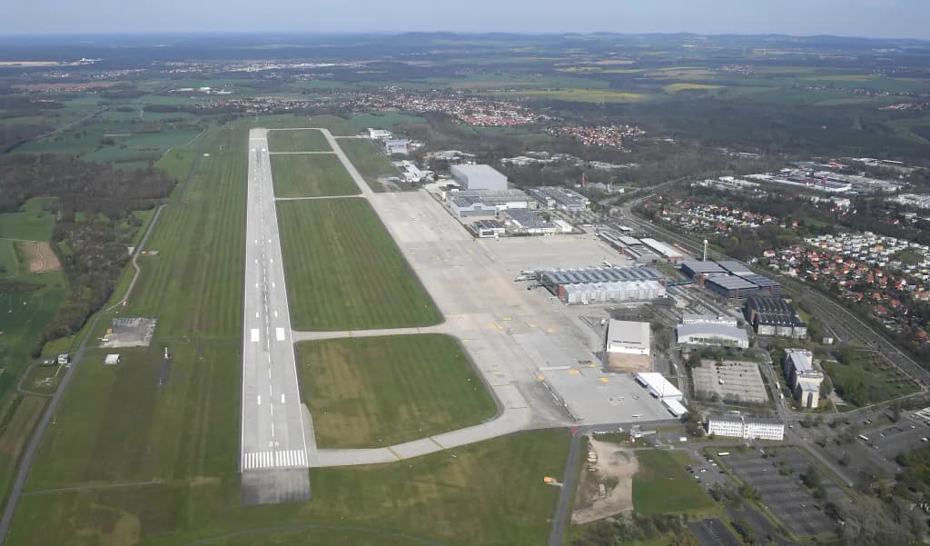 Luftaufnahme der Infrastruktur von Dresden Airport