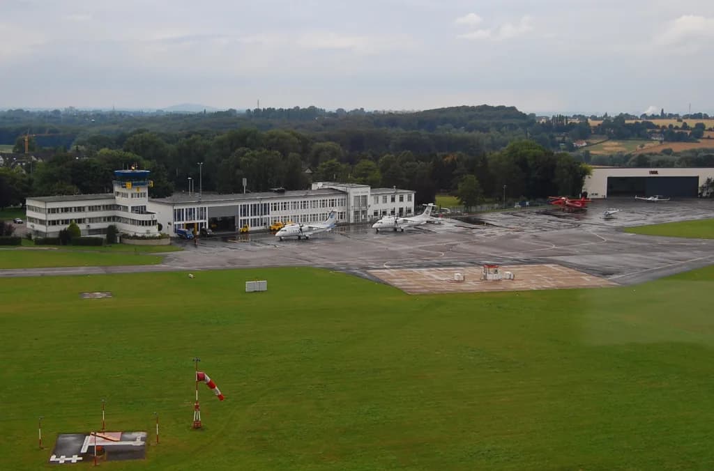 Luftaufnahme der Infrastruktur von Essen-Mülheim Airport