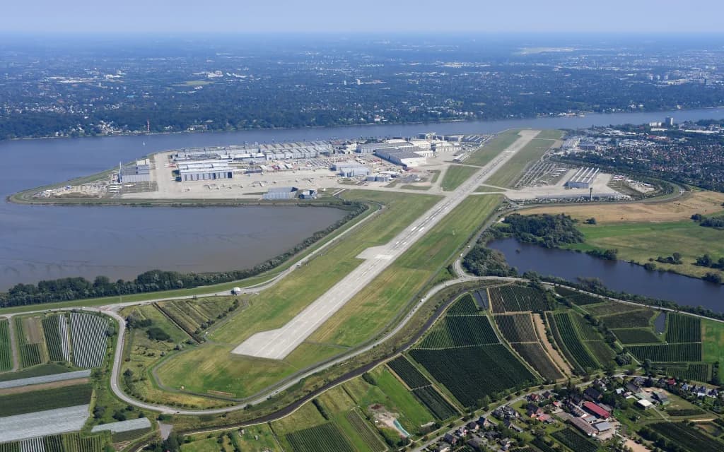 Panorama infrastruktury portu Hamburg-Finkenwerder Airport