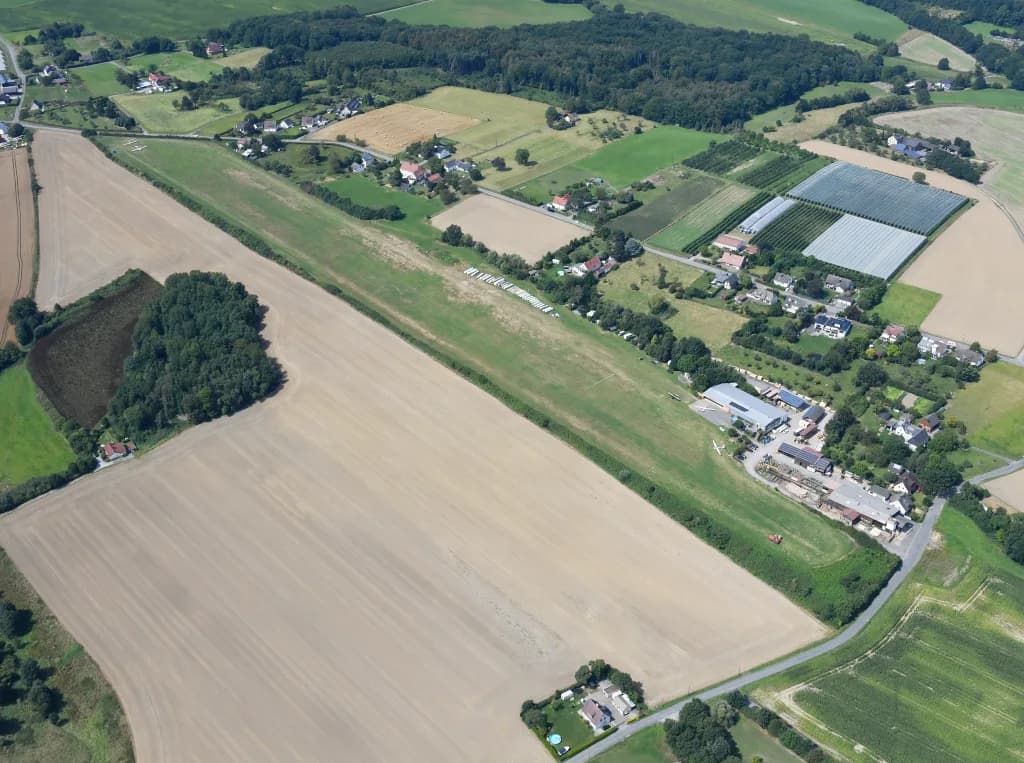 Luftaufnahme der Infrastruktur von Iserlohn-Rheinermark Airfield