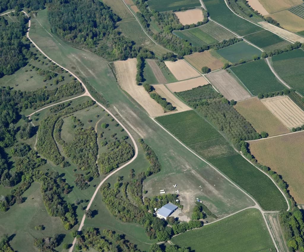 Luftaufnahme der Infrastruktur von Müllheim Airfield