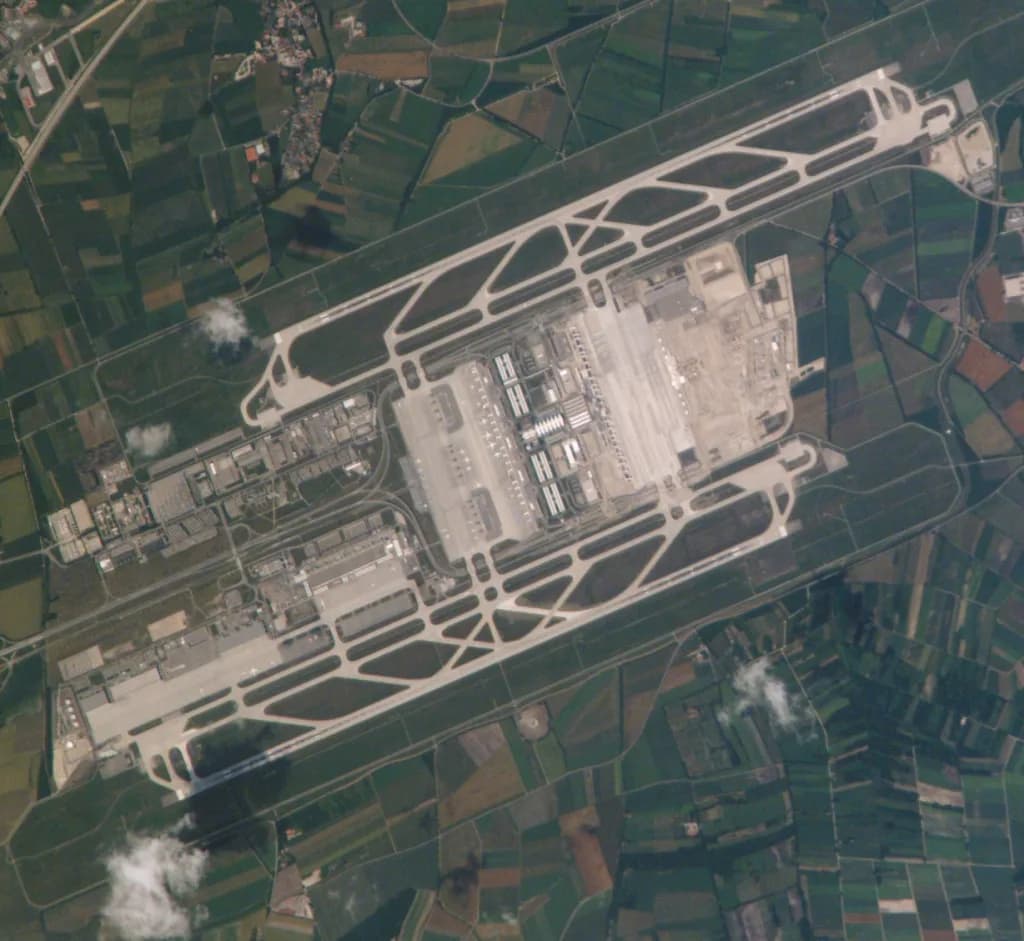 Panorama infrastruktury portu Munich Airport: Przewodnik po jednym z największych lotnisk w Europie