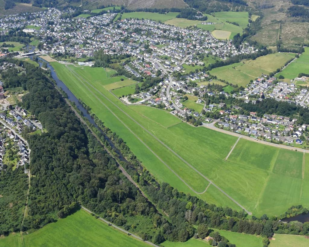 Luftaufnahme der Infrastruktur von Oeventrop-Ruhrwiesen Airfield