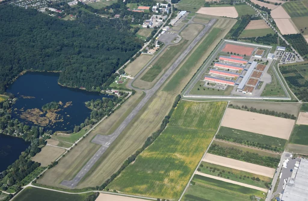 Vue aérienne de l'infrastructure de Offenburg-Baden Airfield