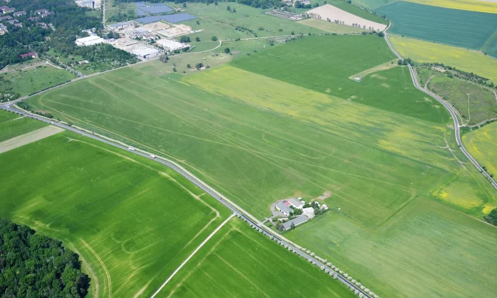 Luftaufnahme der Infrastruktur von Oschatz Airfield