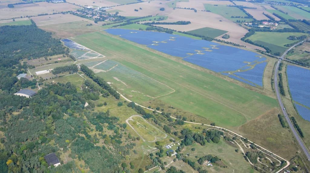 Luftaufnahme der Infrastruktur von Perleberg Glider Field