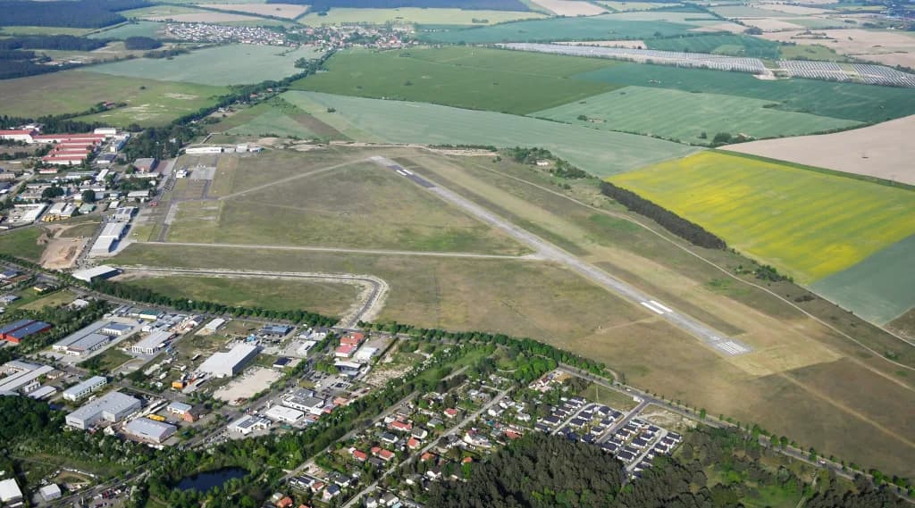 Panorama infrastruktury portu Strausberg Airfield