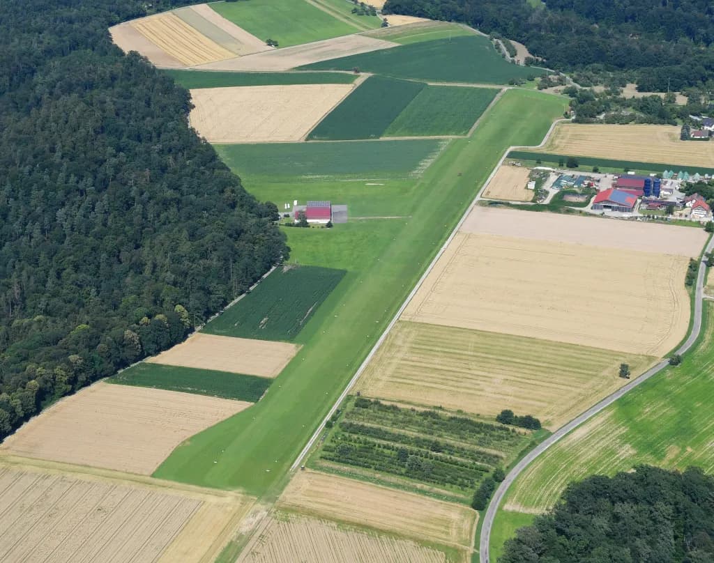 Luftaufnahme der Infrastruktur von Völkleshofen-Lichtenberg Airfield