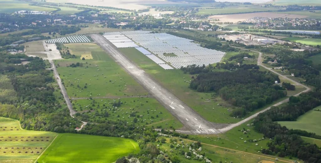 Panorama infrastruktury portu Werneuchen Airfield