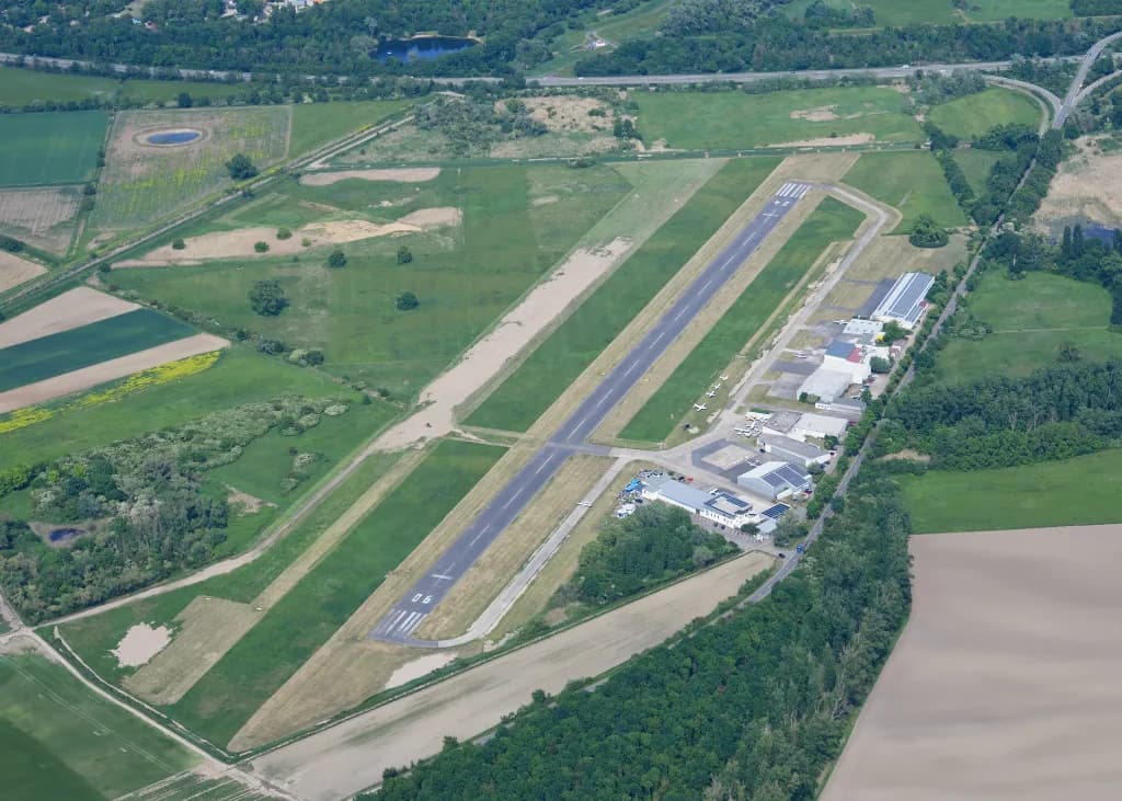 Luftaufnahme der Infrastruktur von Worms Airfield