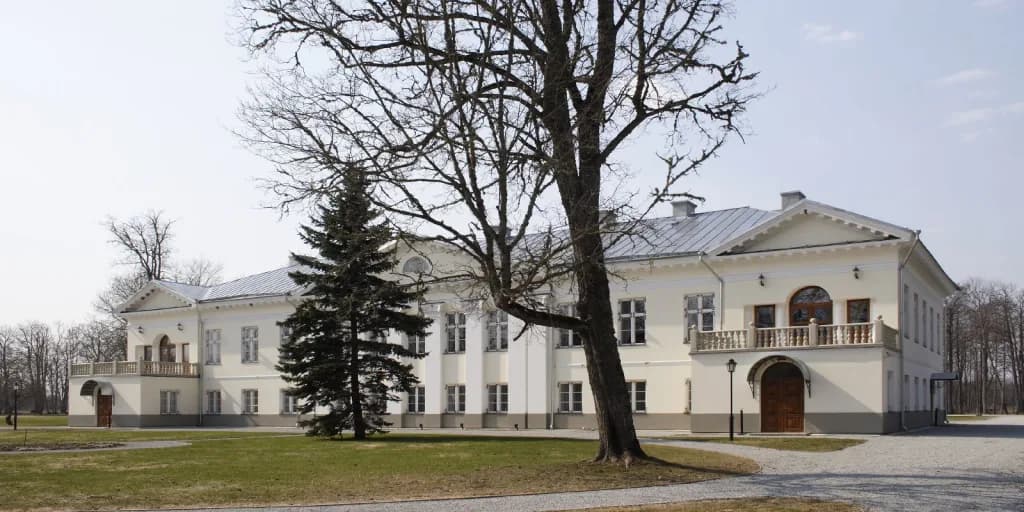 Luftaufnahme der Infrastruktur von Vihterpalu Manor Heliport