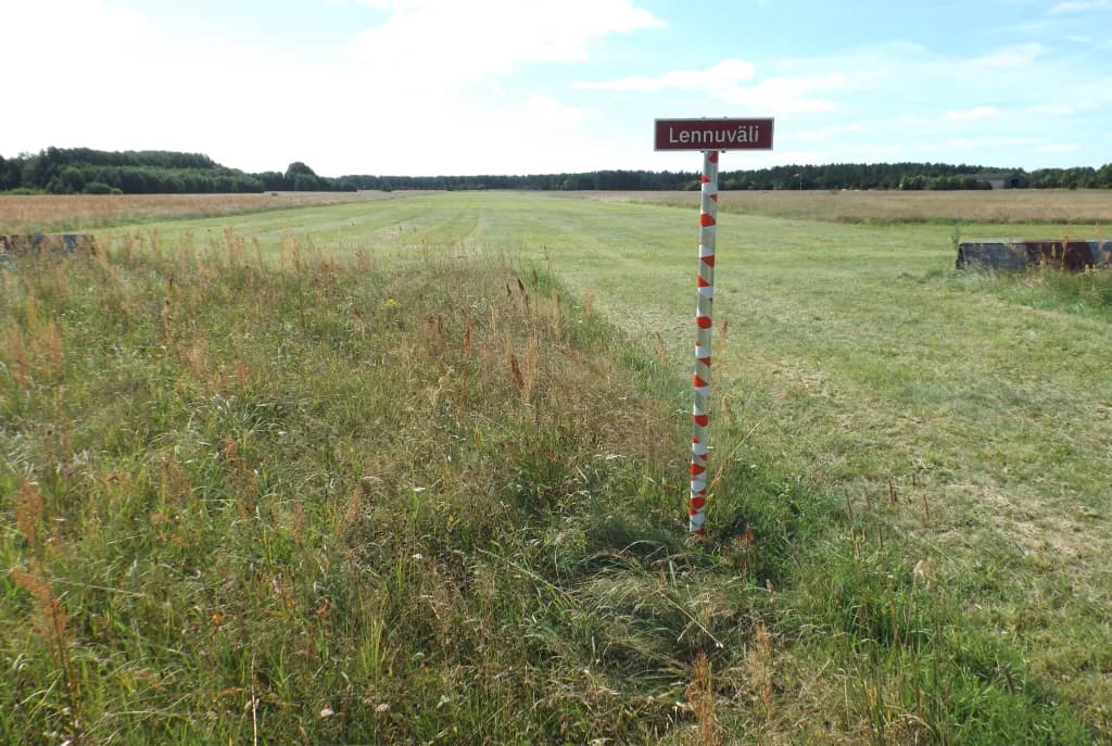Vue aérienne de l'infrastructure de Vormsi Airfield