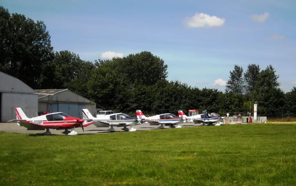 Luftaufnahme der Infrastruktur von Bernay-Saint-Martin Airfield