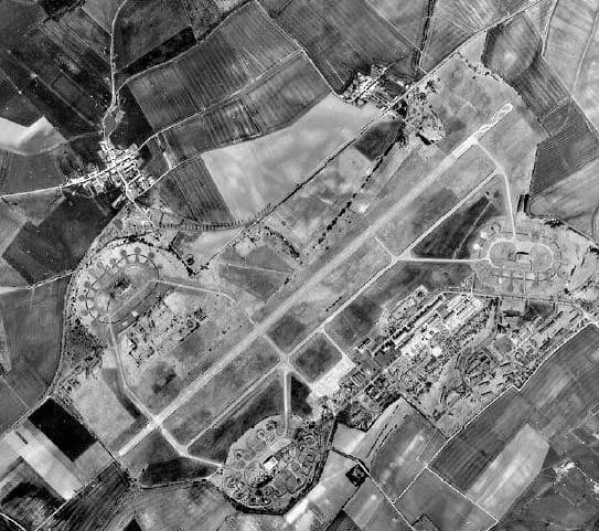Luftaufnahme der Infrastruktur von Chambley airfield