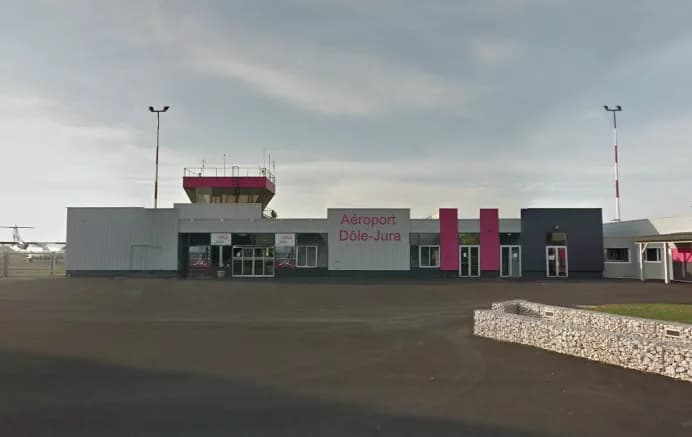 Panorama infrastruktury portu Dole Tavaux Airport