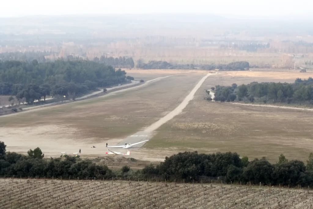 Panorama infrastruktury portu Le Mazet De Romanin Airfield
