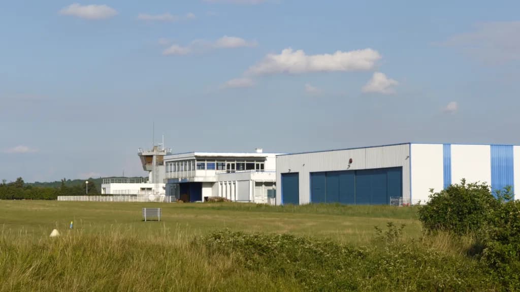 Vue aérienne de l'infrastructure de Meaux-Esbly Airfield