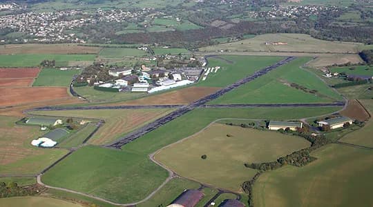 Vue aérienne de l'infrastructure de Aston Down Airfield