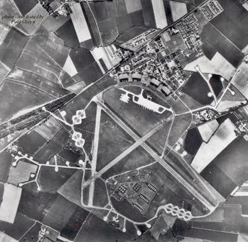 Luftaufnahme der Infrastruktur von Bassingbourn Barracks Heliport