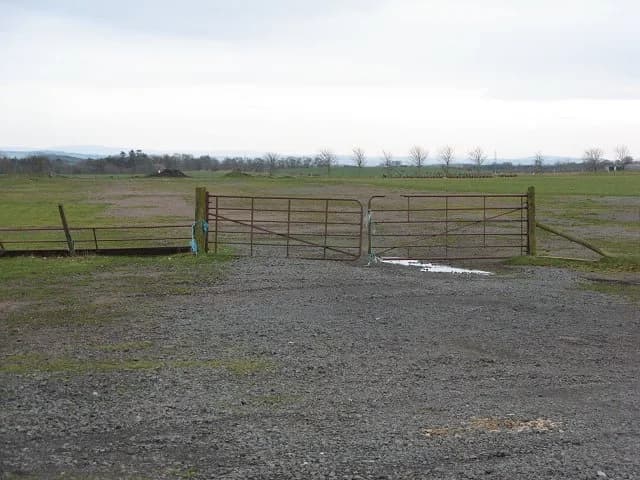 Luftaufnahme der Infrastruktur von Charterhall Airfield