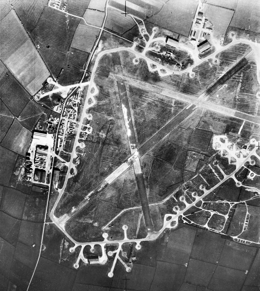 Luftaufnahme der Infrastruktur von Langar Airfield