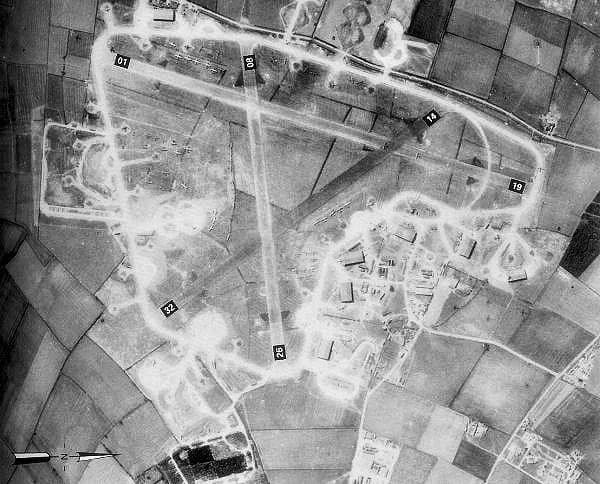 Luftaufnahme der Infrastruktur von RAF Bottesford