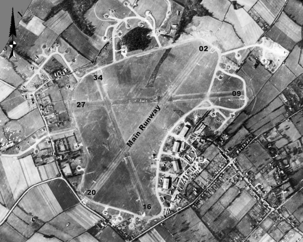 Luftaufnahme der Infrastruktur von RAF Bovingdon