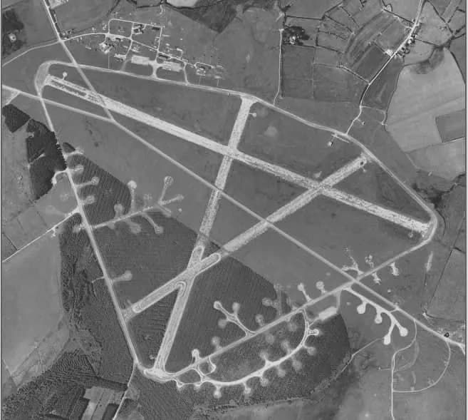 Luftaufnahme der Infrastruktur von RAF Davidstow Moor