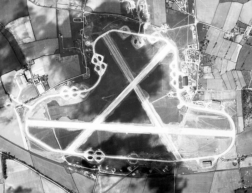 Luftaufnahme der Infrastruktur von RAF Oulton Air Base
