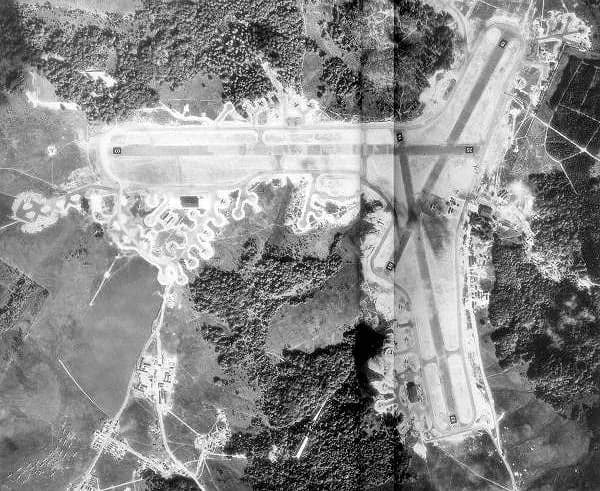 Luftaufnahme der Infrastruktur von RAF Stoney Cross Air Base