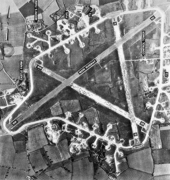 Luftaufnahme der Infrastruktur von Rattlesden Airfield