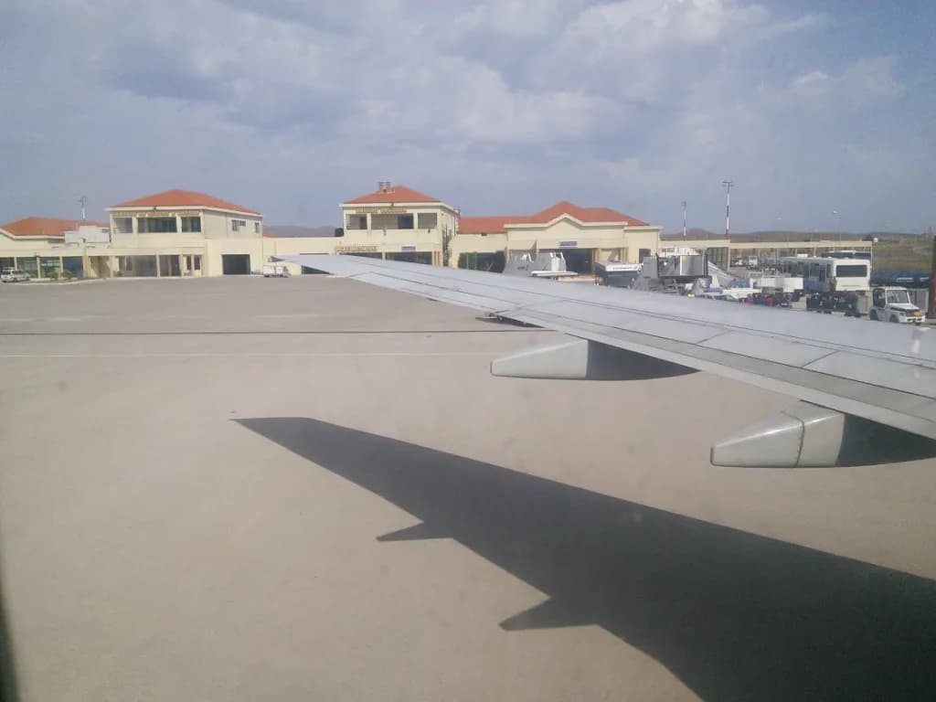 Luftaufnahme der Infrastruktur von Limnos Airport