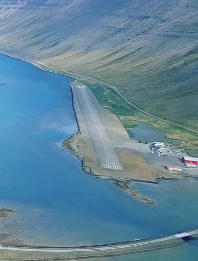 Vue aérienne de l'infrastructure de Ísafjörður Airport