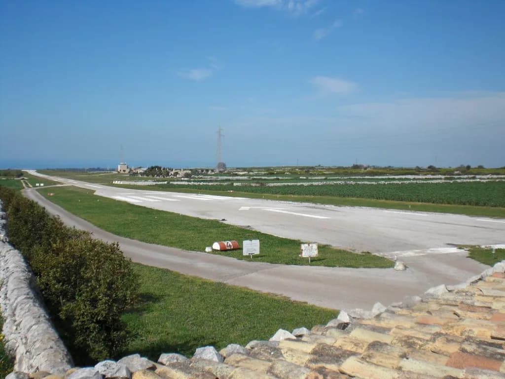 Luftaufnahme der Infrastruktur von Eremo della Giubiliana Airfield