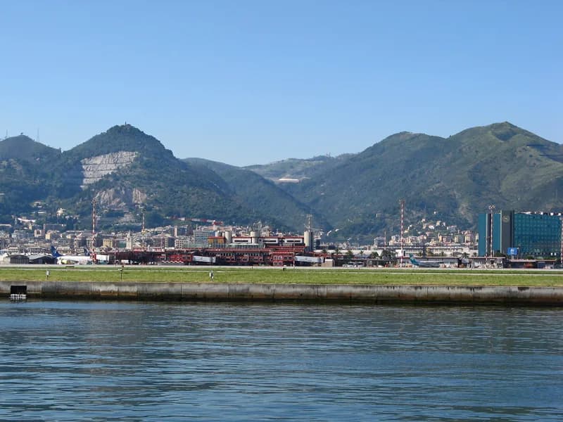 Panorama infrastruktury portu Genoa Cristoforo Colombo Airport: Przewodnik po lotnisku GOA