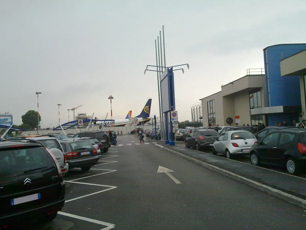 Vue aérienne de l'infrastructure de Parma Airport