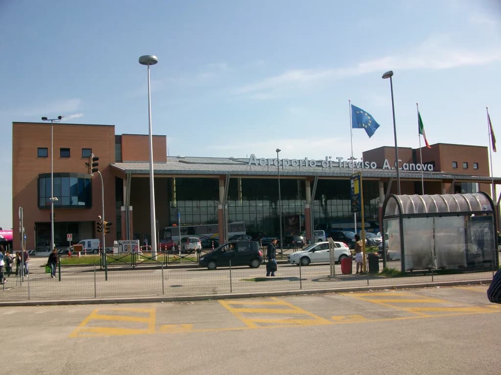Panorama infrastruktury portu Treviso Airport - Kompleksowy Przewodnik po Lotnisku TSF