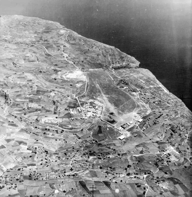Luftaufnahme der Infrastruktur von RAF Hal Far