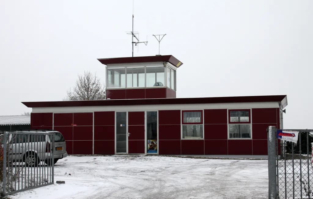 Vue aérienne de l'infrastructure de Drachten Airfield