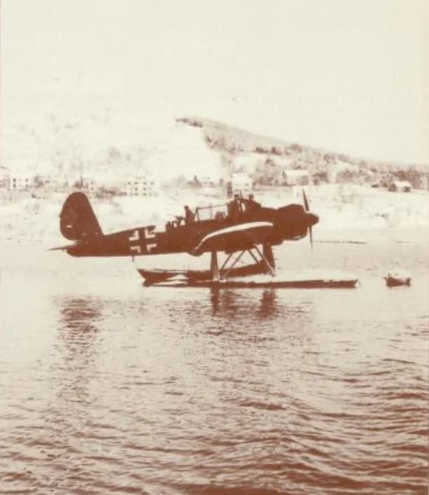 Vue aérienne de l'infrastructure de Ålesund Sørneset Seaplane Base