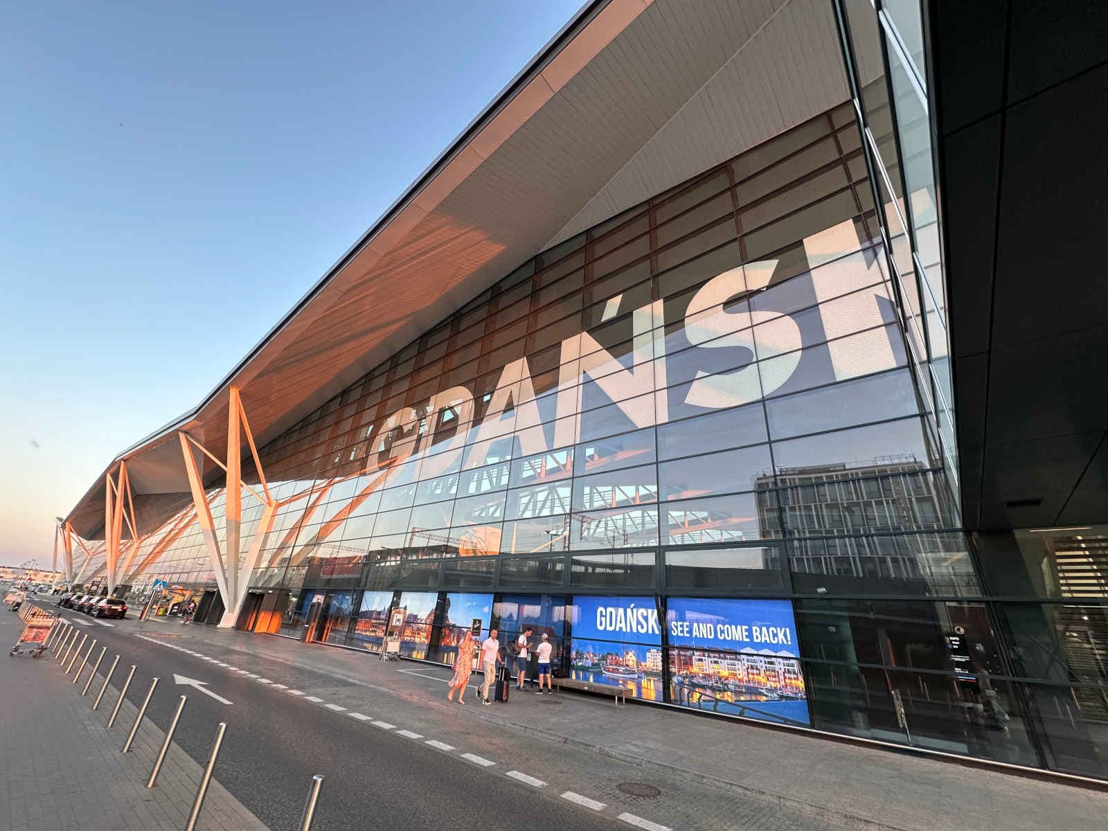 Luftaufnahme der Infrastruktur von Gdańsk Lech Wałęsa Airport