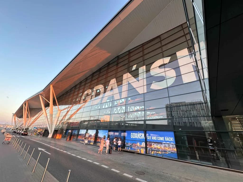 Luftaufnahme der Infrastruktur von Gdańsk Lech Wałęsa Airport