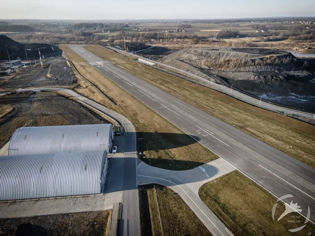 Vue aérienne de l'infrastructure de Bielsko-Biała Kaniów Airfield
